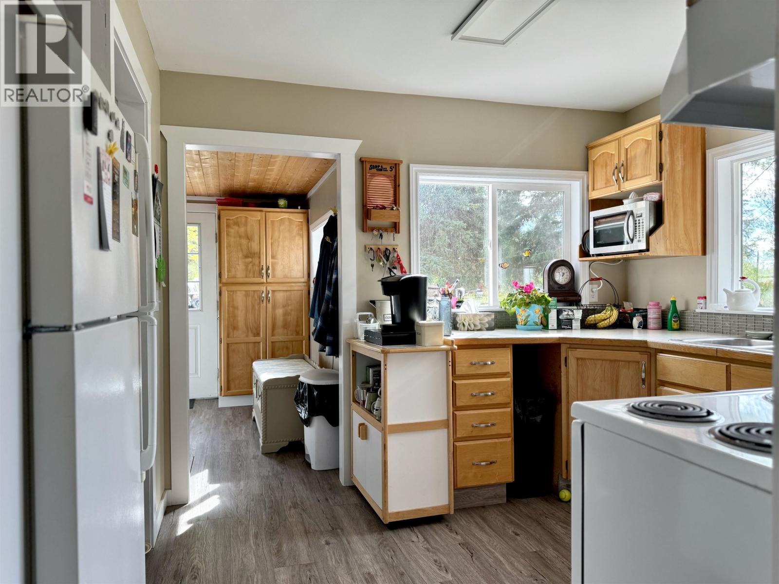 8043 83 MILE ROAD, Lone Butte