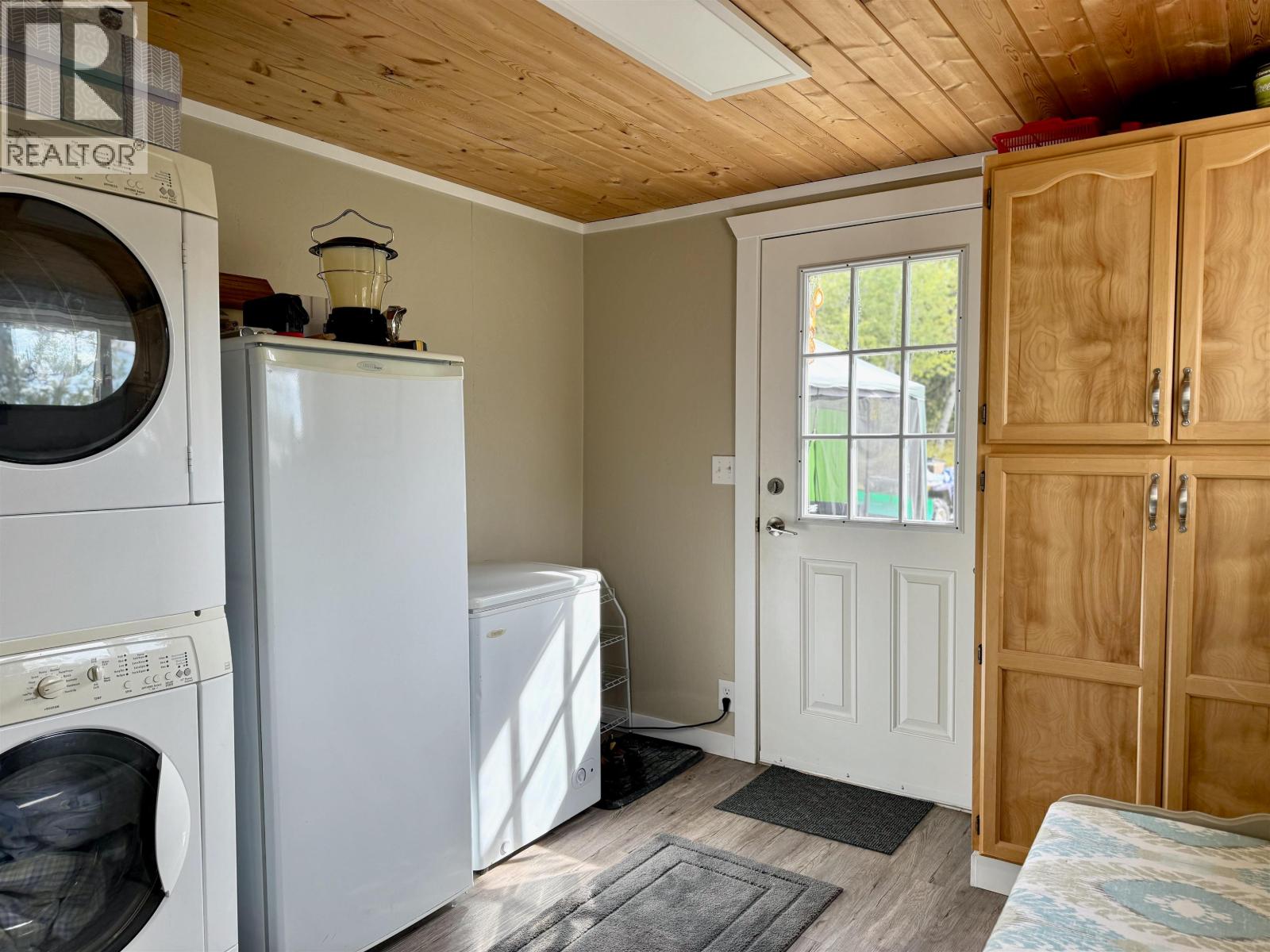 8043 83 MILE ROAD, Lone Butte