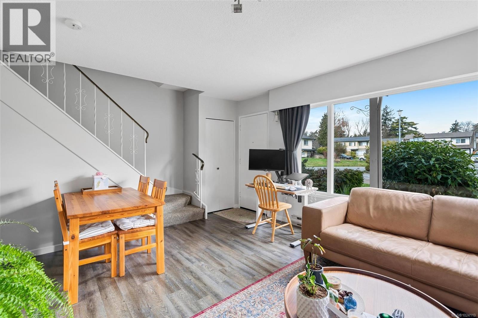  1725/1727 Ashdale Place, Saanich