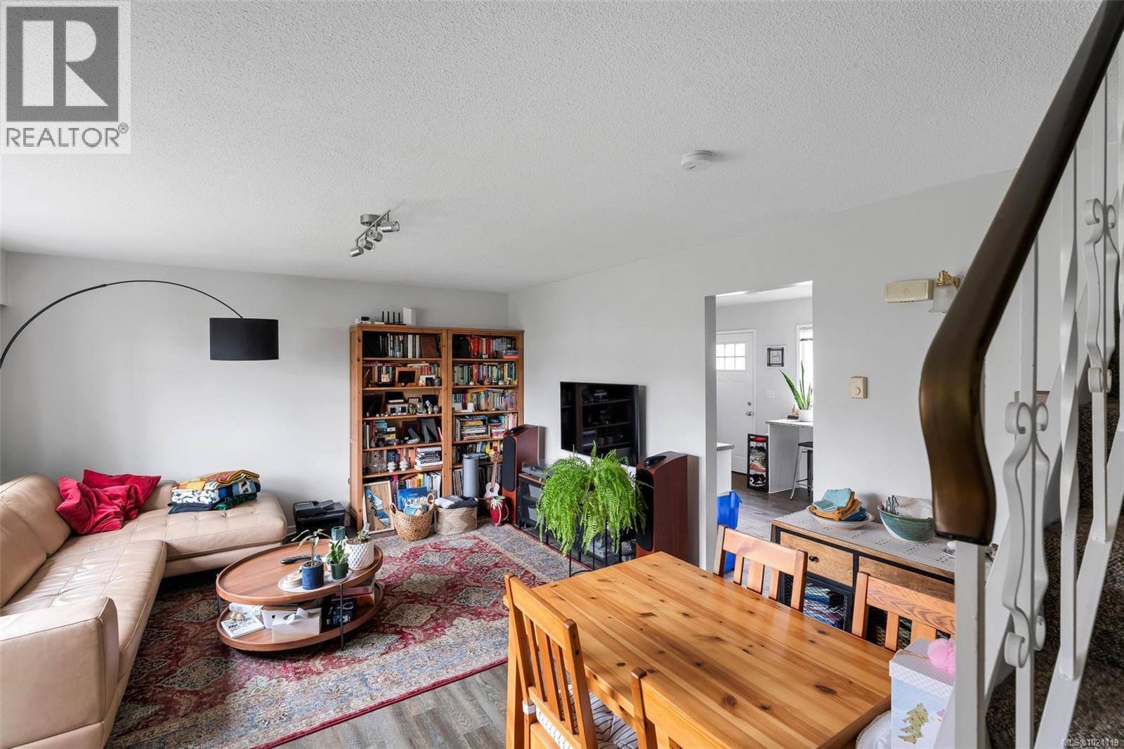  1725/1727 Ashdale Place, Saanich