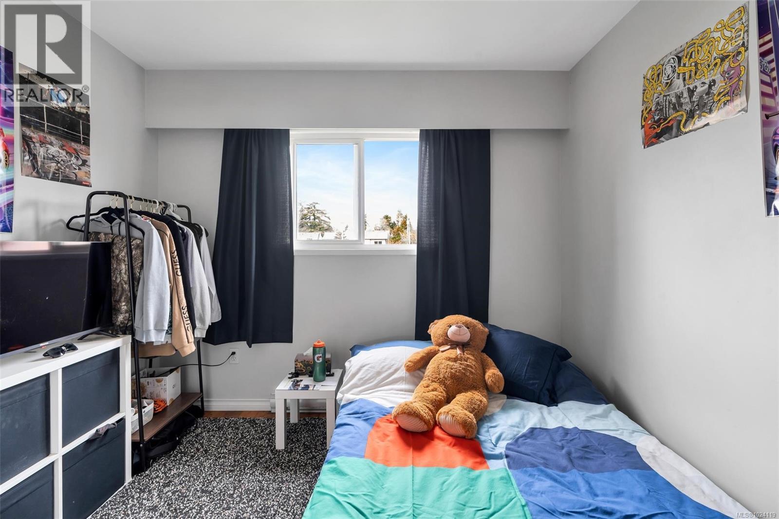  1725/1727 Ashdale Place, Saanich