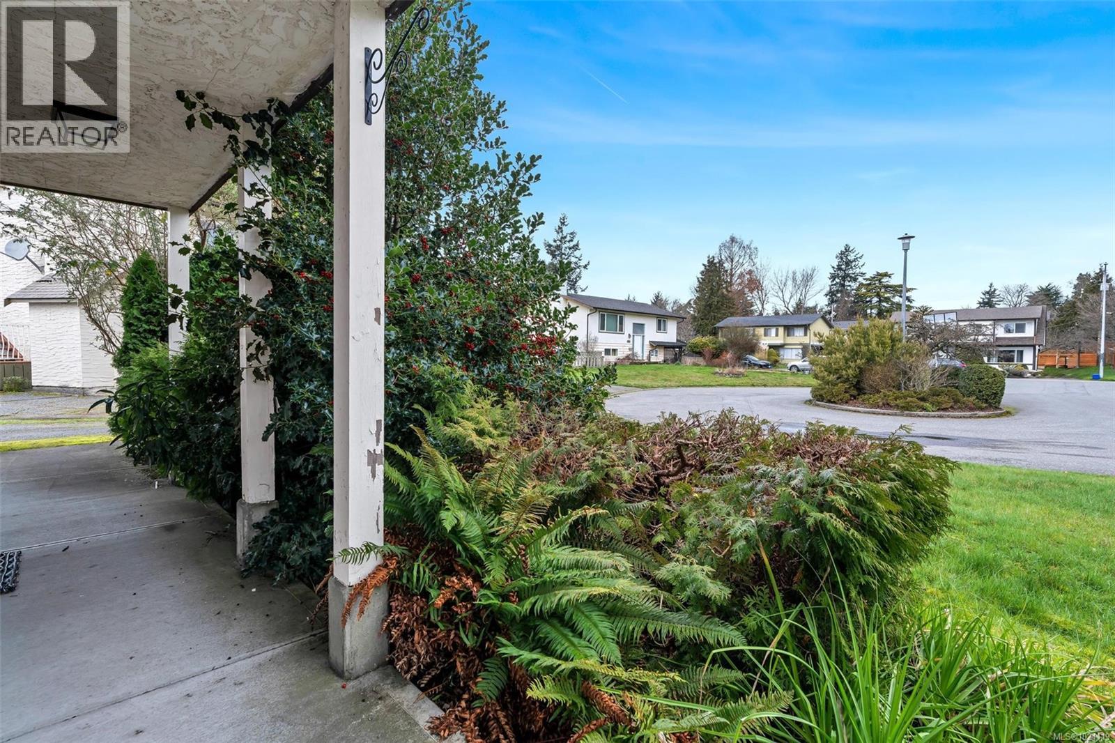  1725/1727 Ashdale Place, Saanich