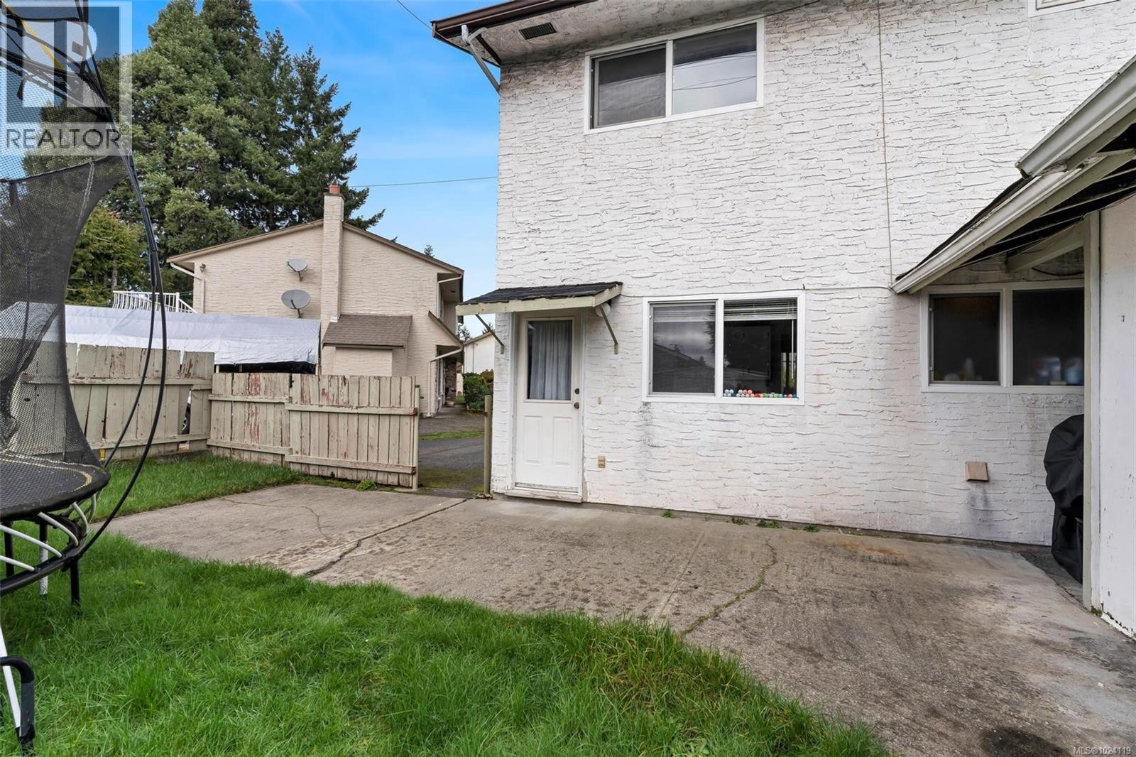  1725/1727 Ashdale Place, Saanich