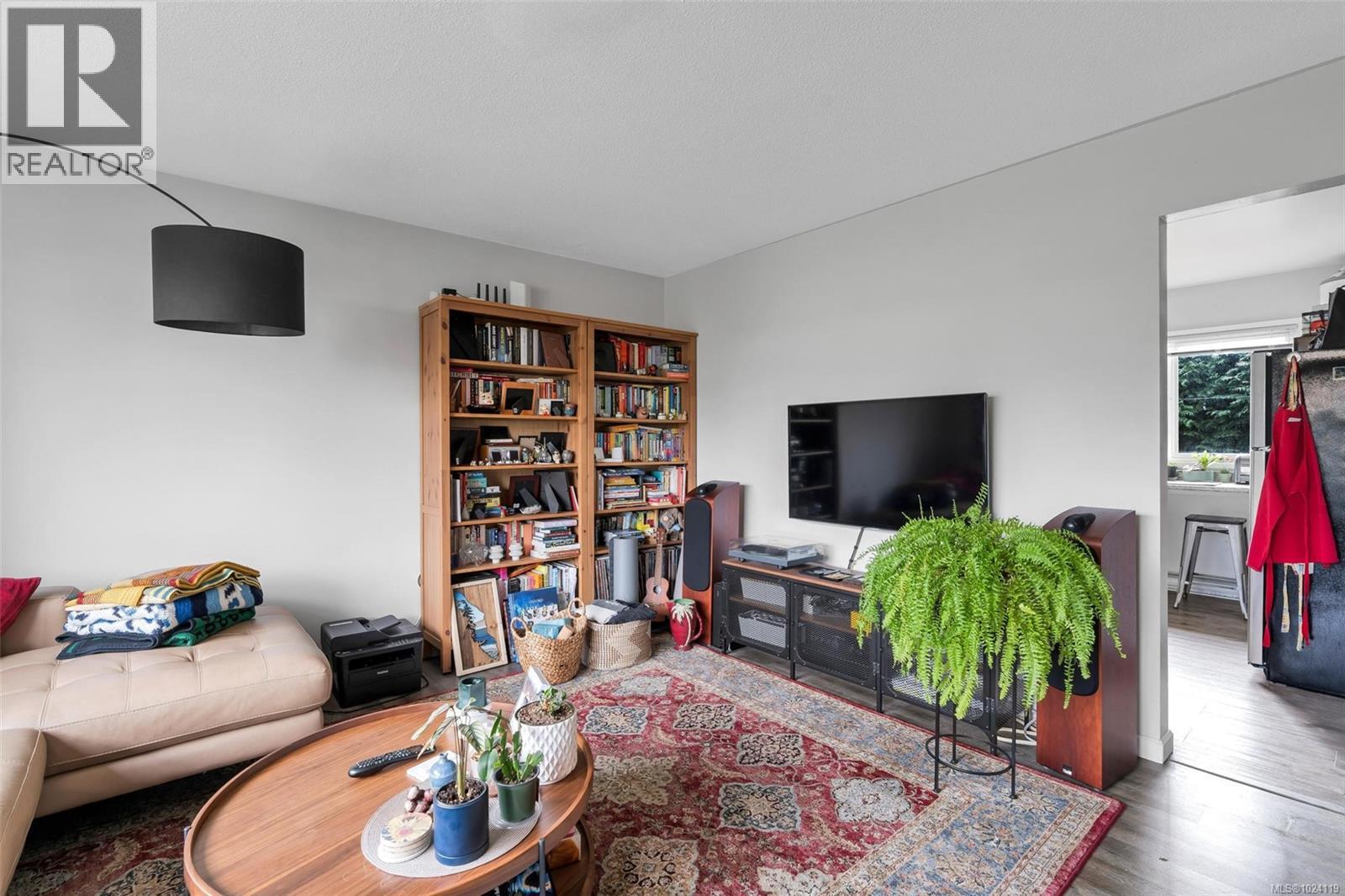  1725/1727 Ashdale Place, Saanich