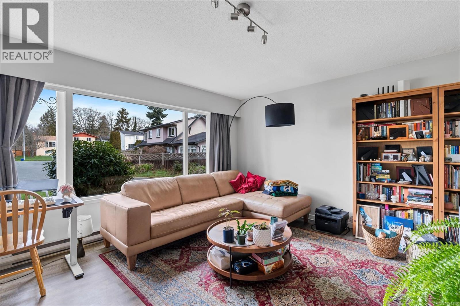  1725/1727 Ashdale Place, Saanich