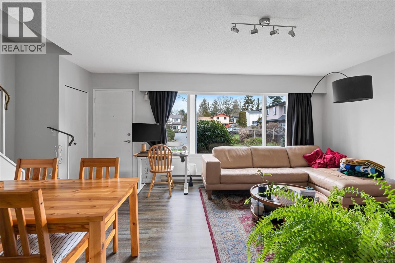  1725/1727 Ashdale Place, Saanich