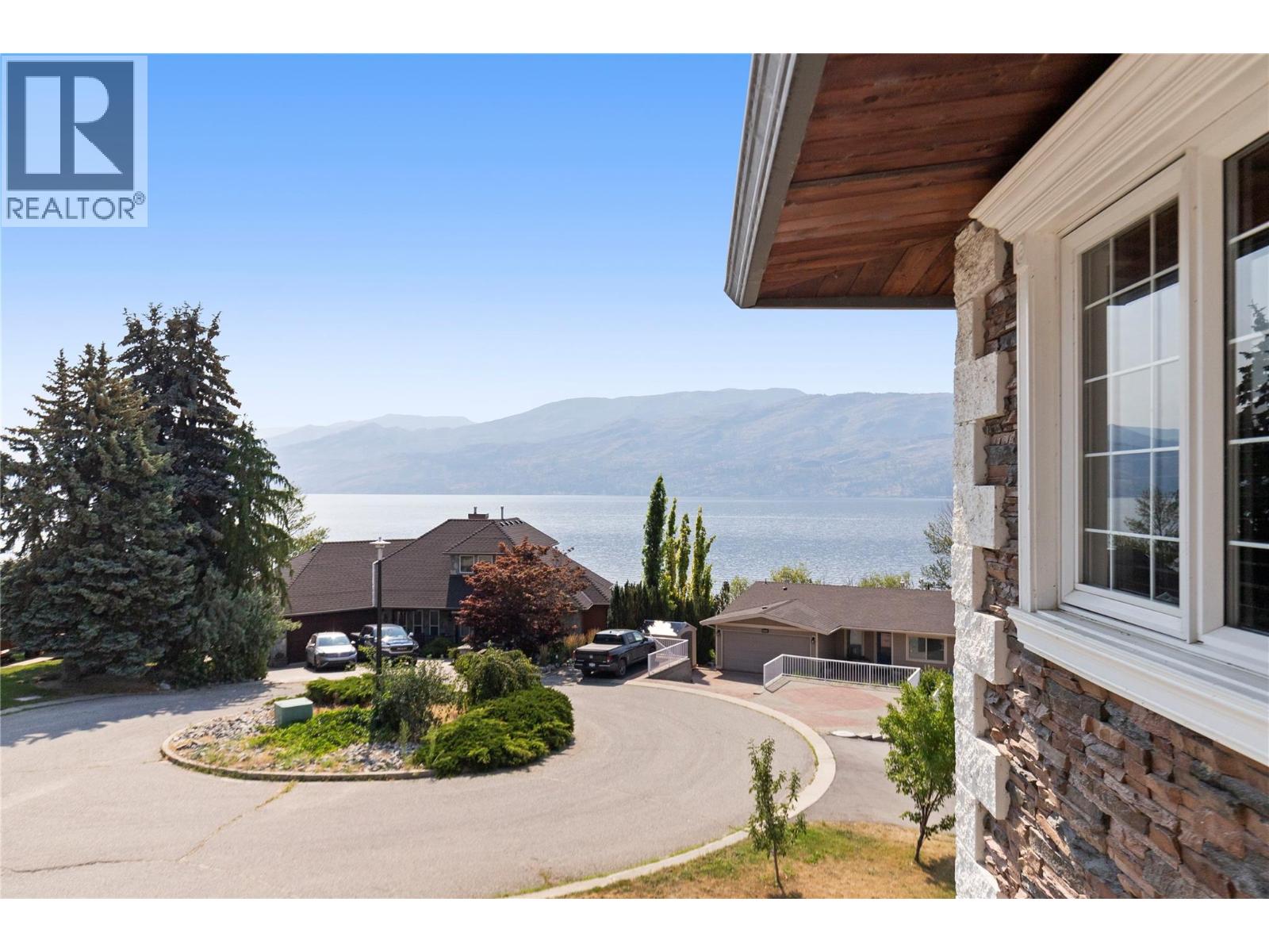 5318 Fulton Place, Peachland