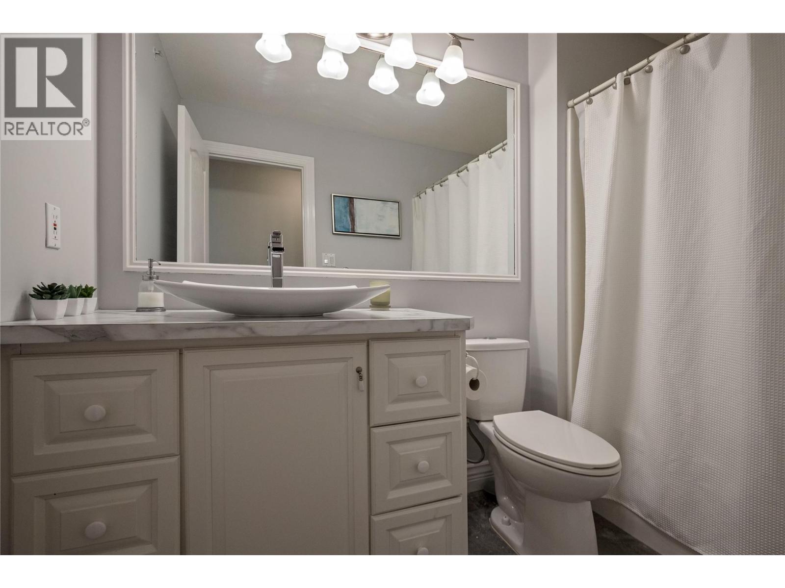 5318 Fulton Place, Peachland