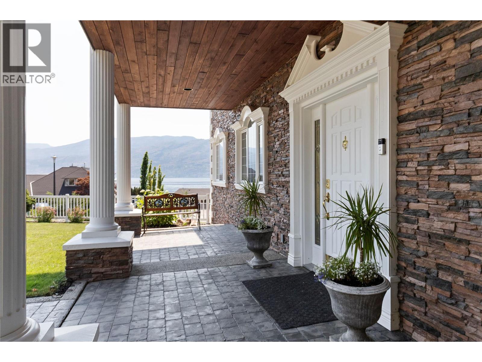 5318 Fulton Place, Peachland