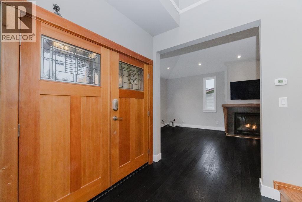 597 OCEANVIEW DRIVE - Photo 4 of 32, Gibsons, British Columbia