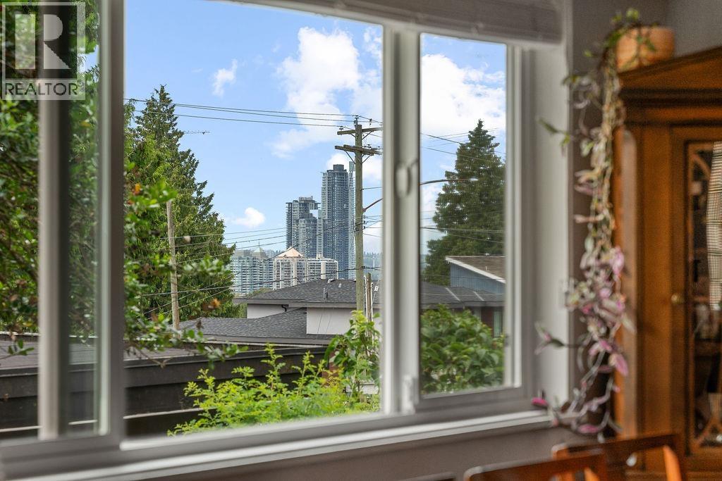 535 HOLDOM AVENUE, Burnaby