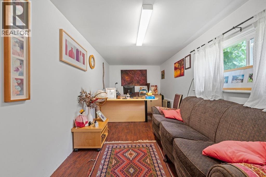 535 HOLDOM AVENUE, Burnaby