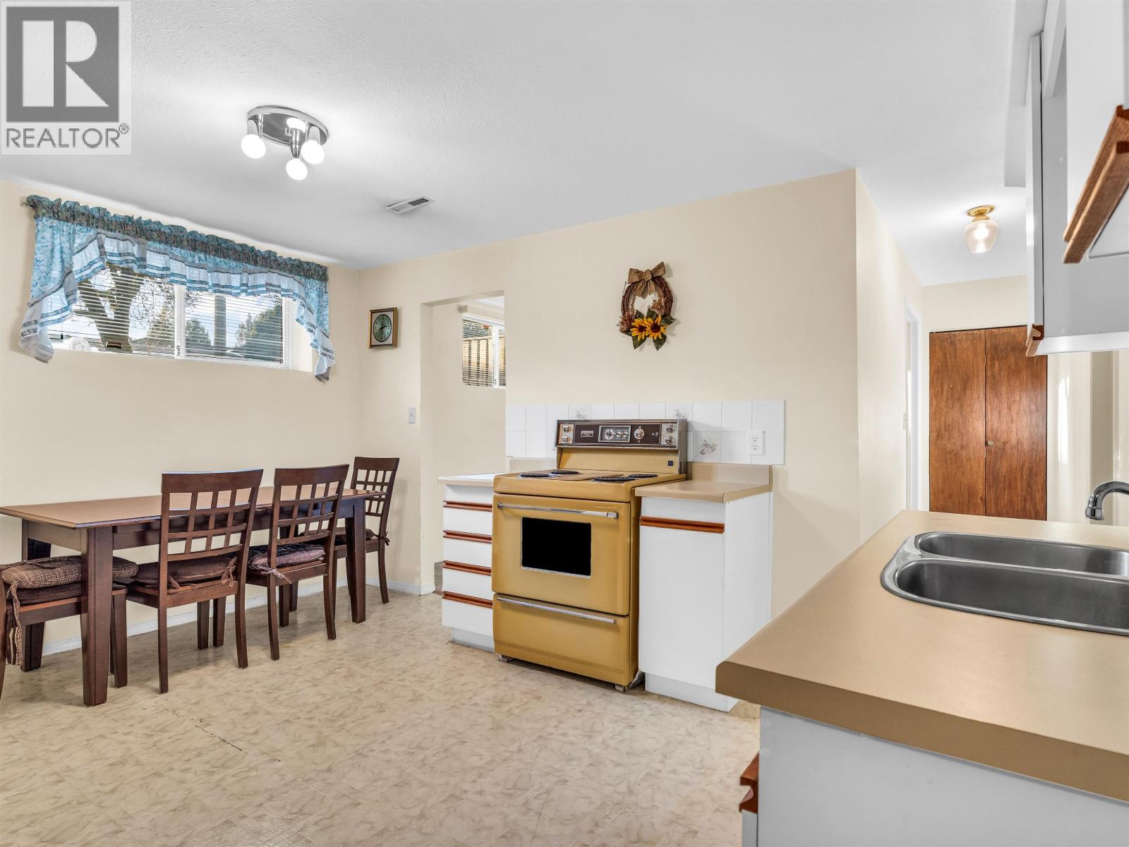 6870 6TH STREET, Burnaby