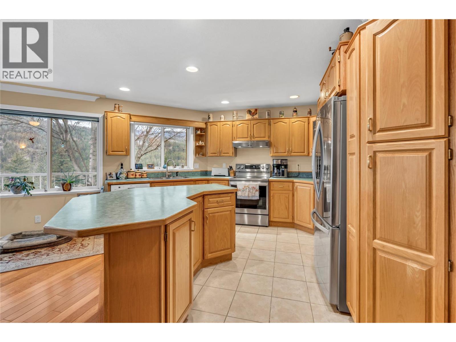 22577 Garnet Valley Road, Summerland