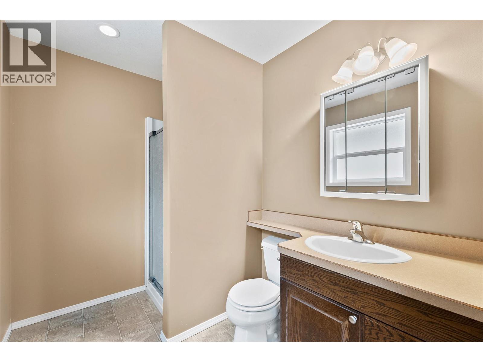 930 37 Street SE, Salmon Arm