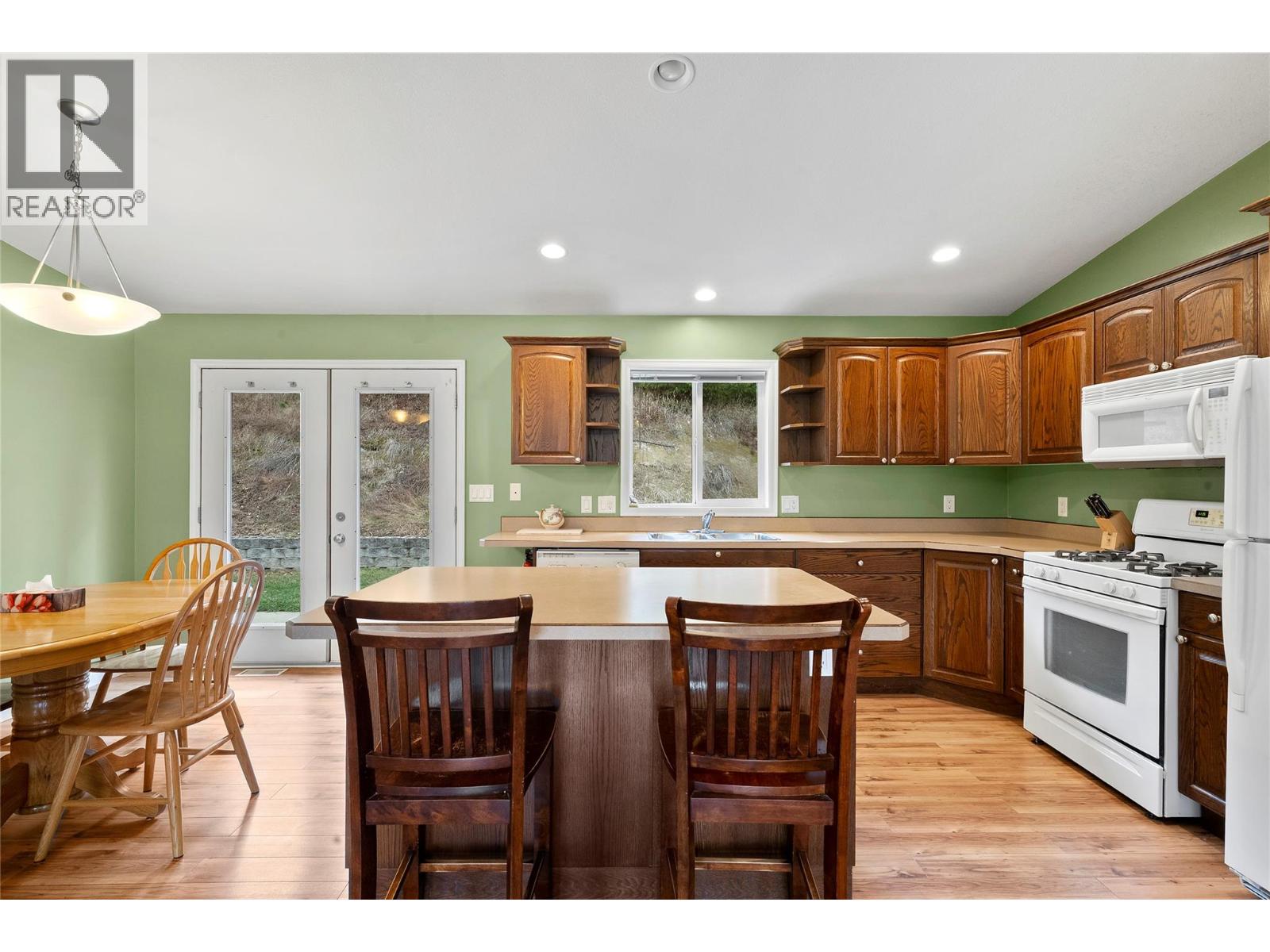 930 37 Street SE, Salmon Arm