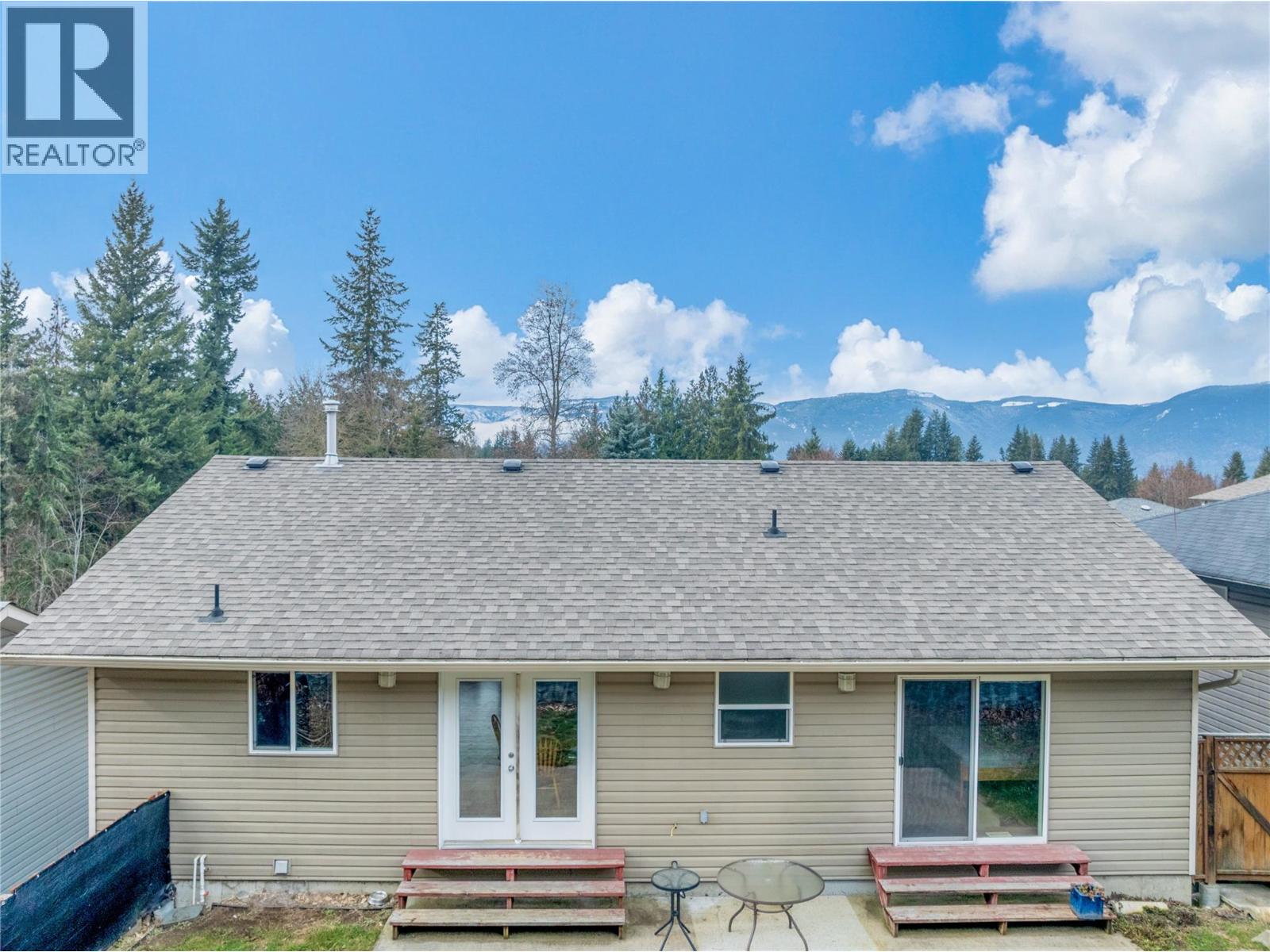 930 37 Street SE, Salmon Arm