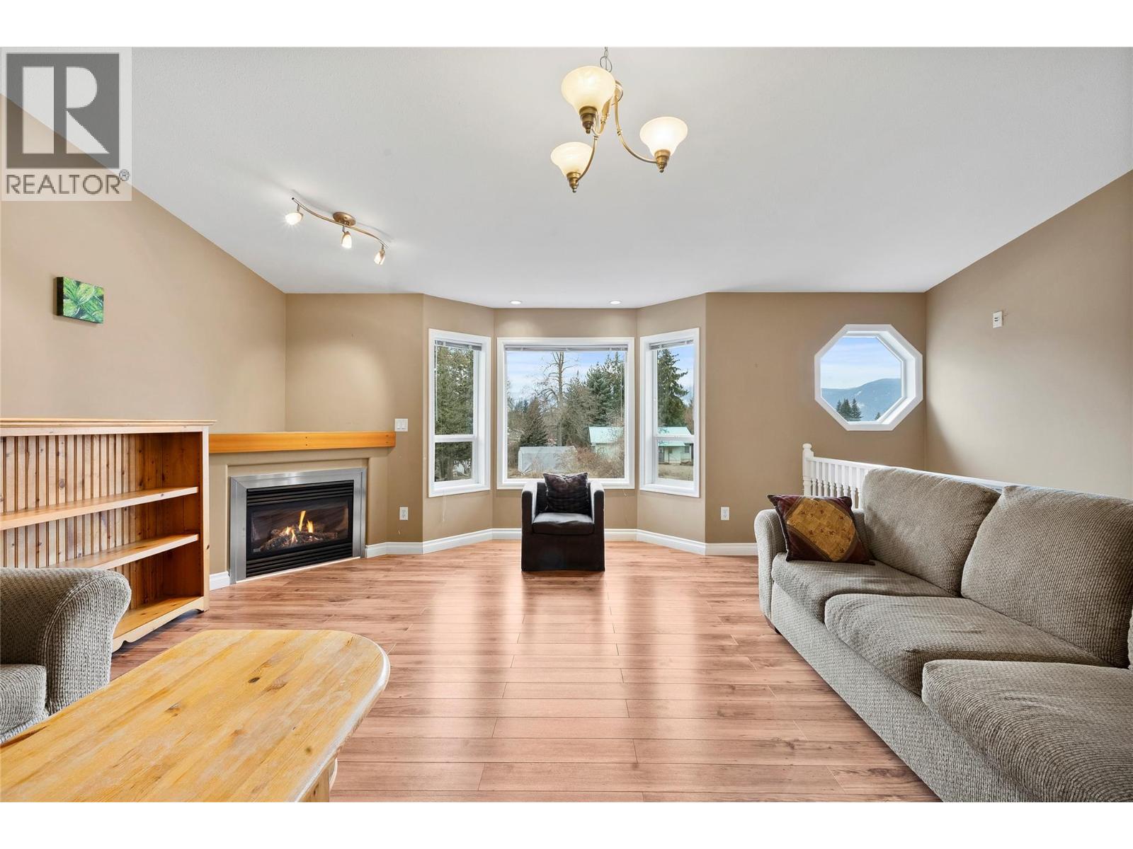 930 37 Street SE, Salmon Arm