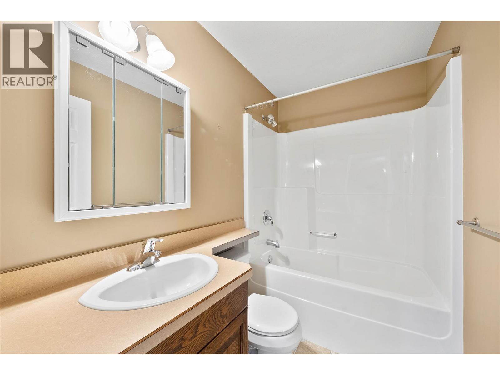 930 37 Street SE, Salmon Arm