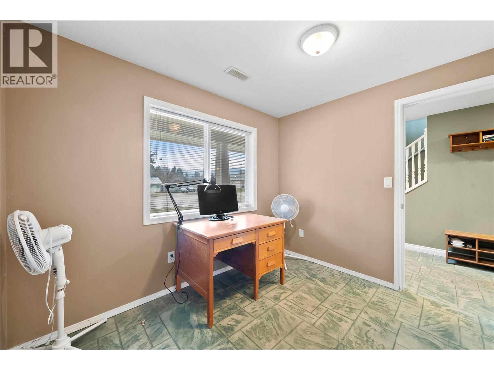 930 37 Street SE, Salmon Arm