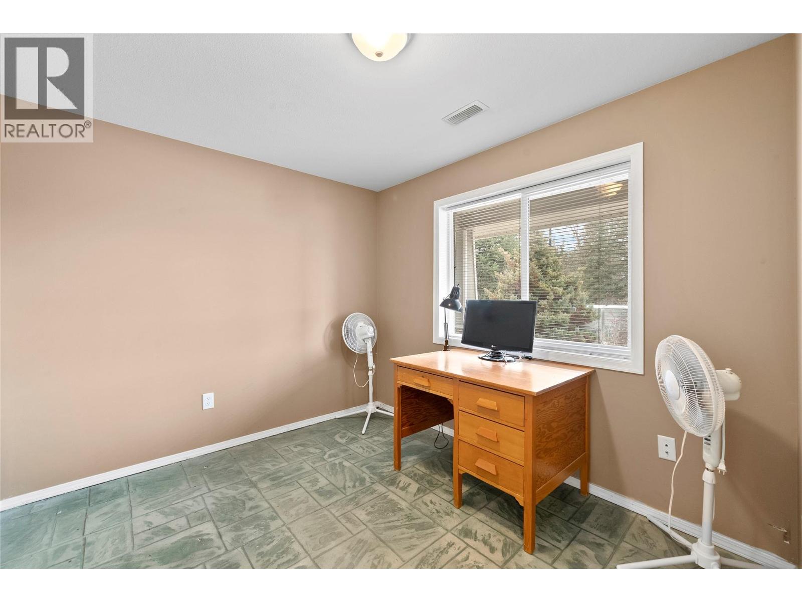 930 37 Street SE, Salmon Arm