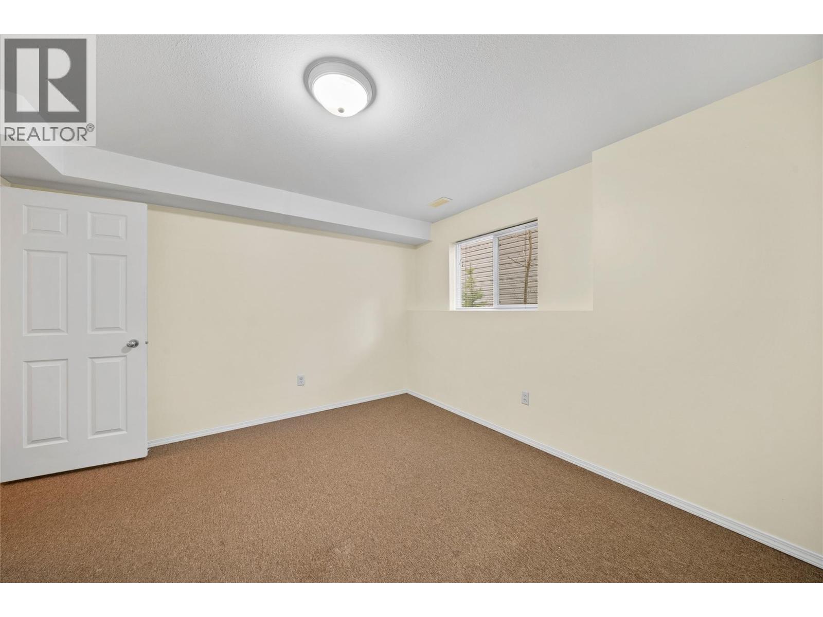 930 37 Street SE, Salmon Arm