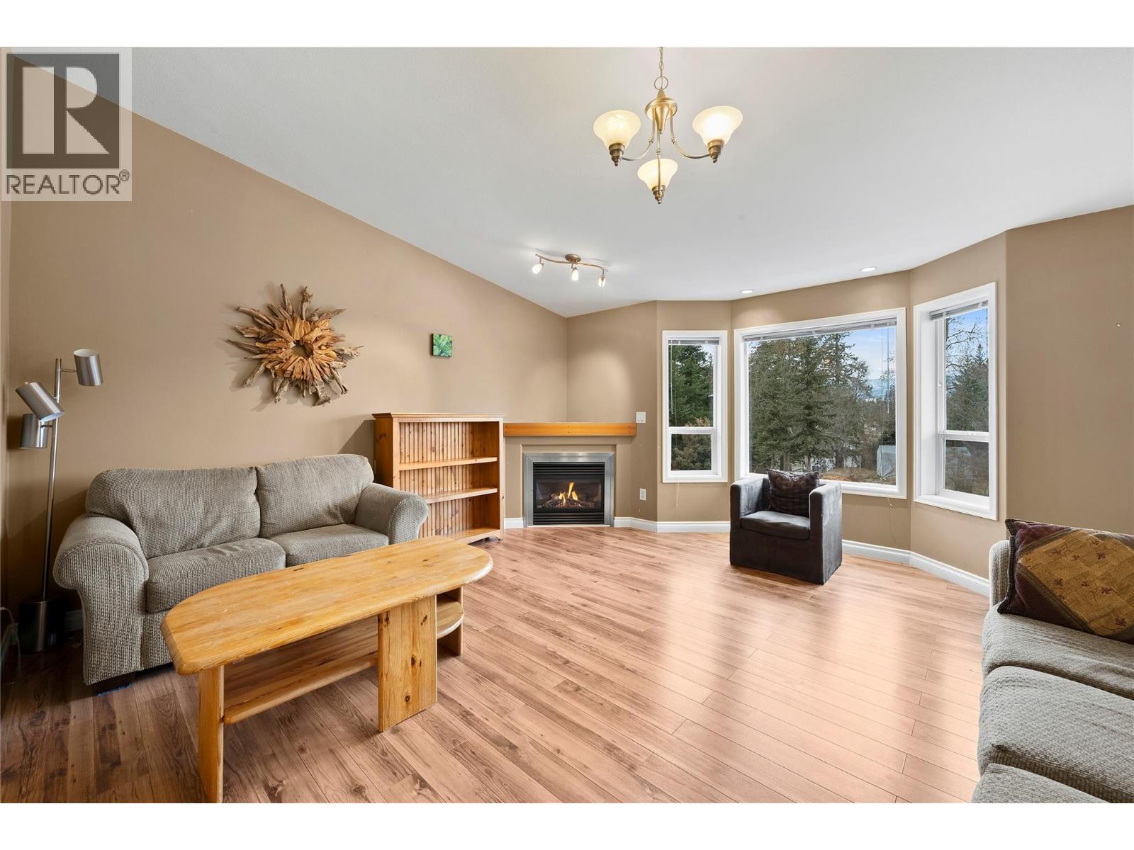 930 37 Street SE, Salmon Arm