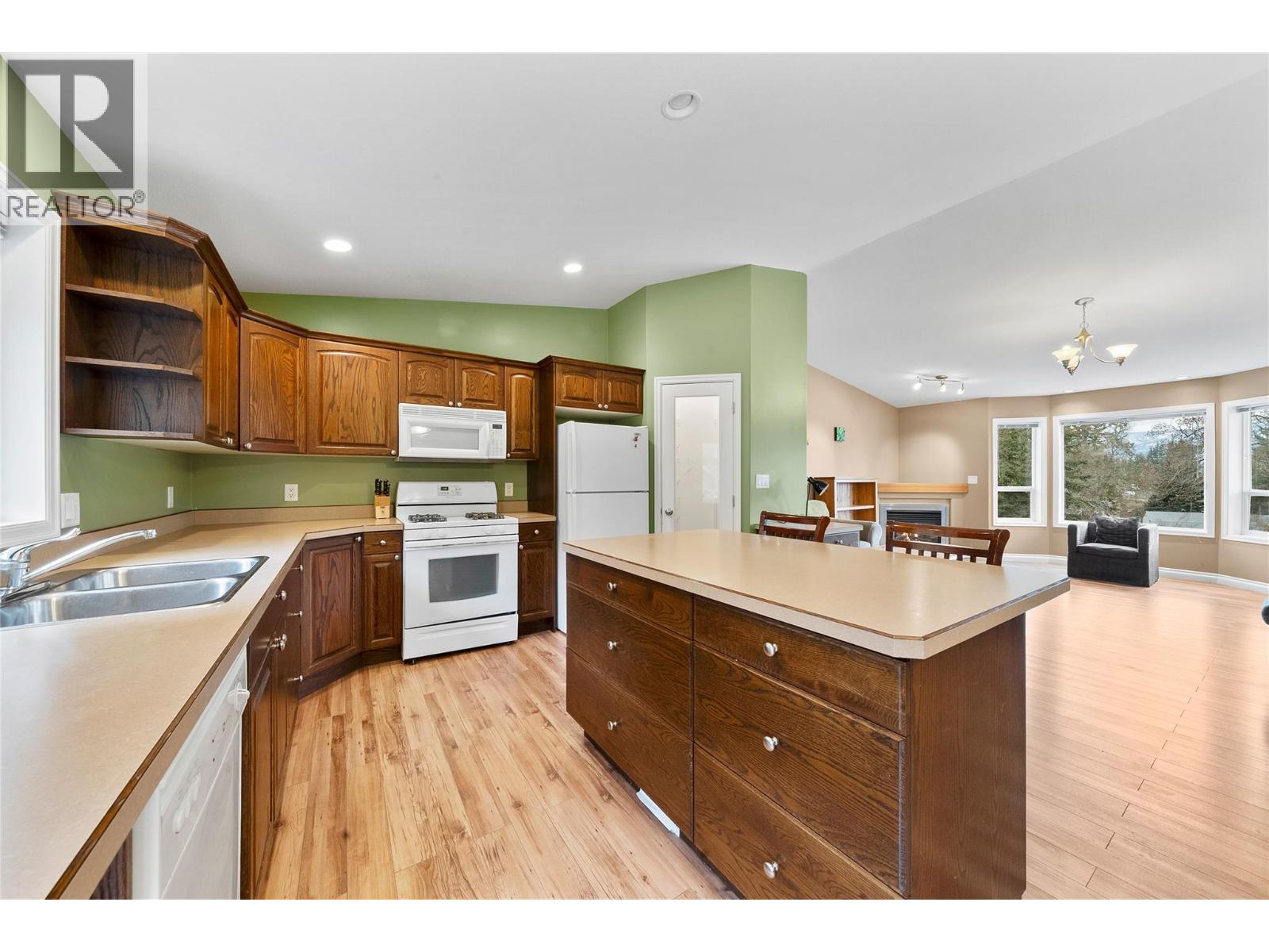 930 37 Street SE, Salmon Arm