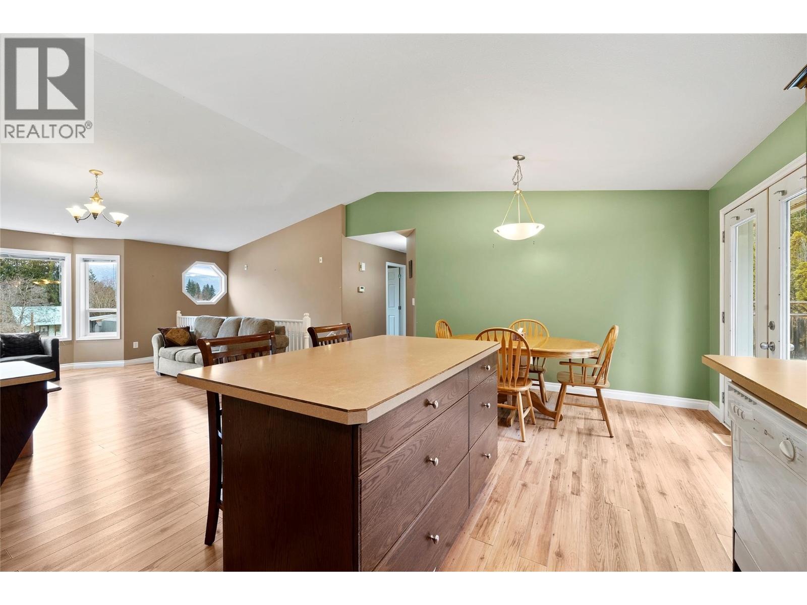 930 37 Street SE, Salmon Arm