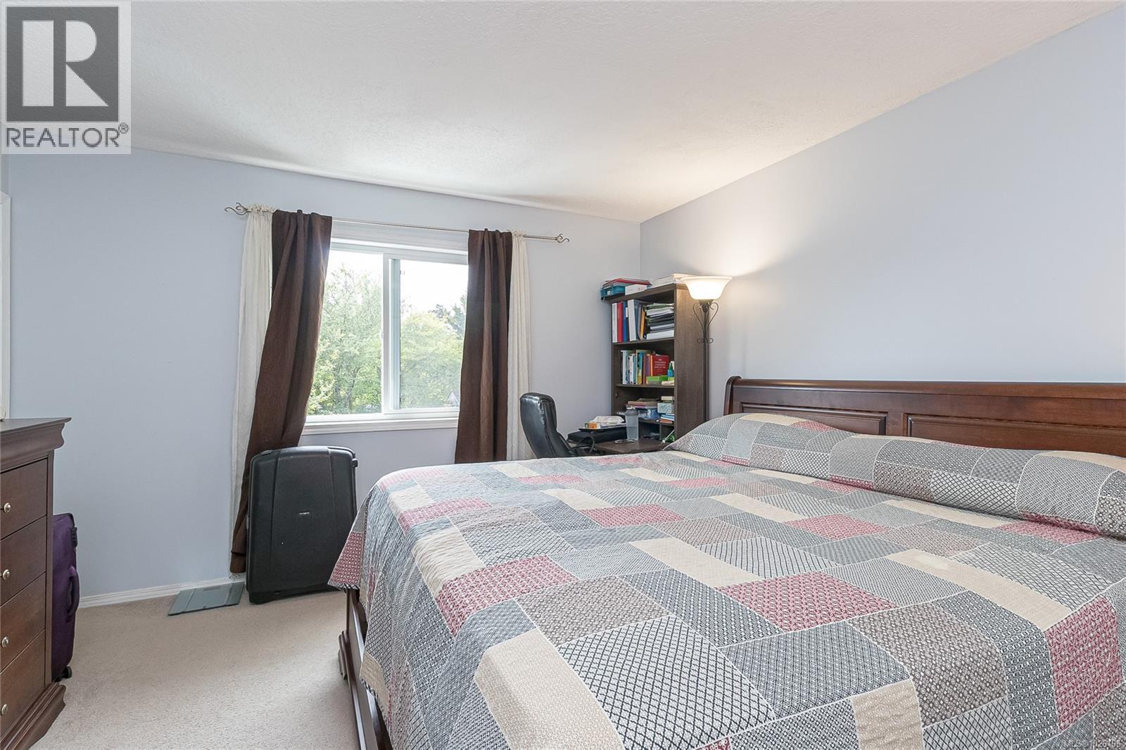  2882 Belmont Avenue, Victoria