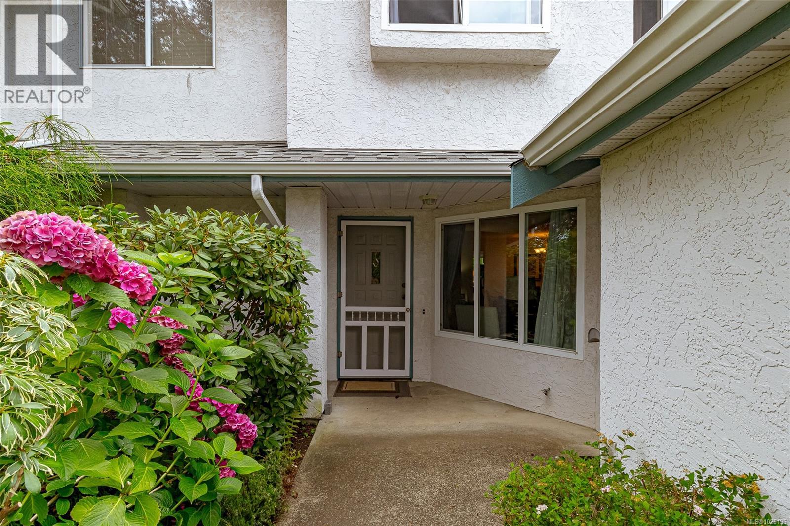  2882 Belmont Avenue, Victoria