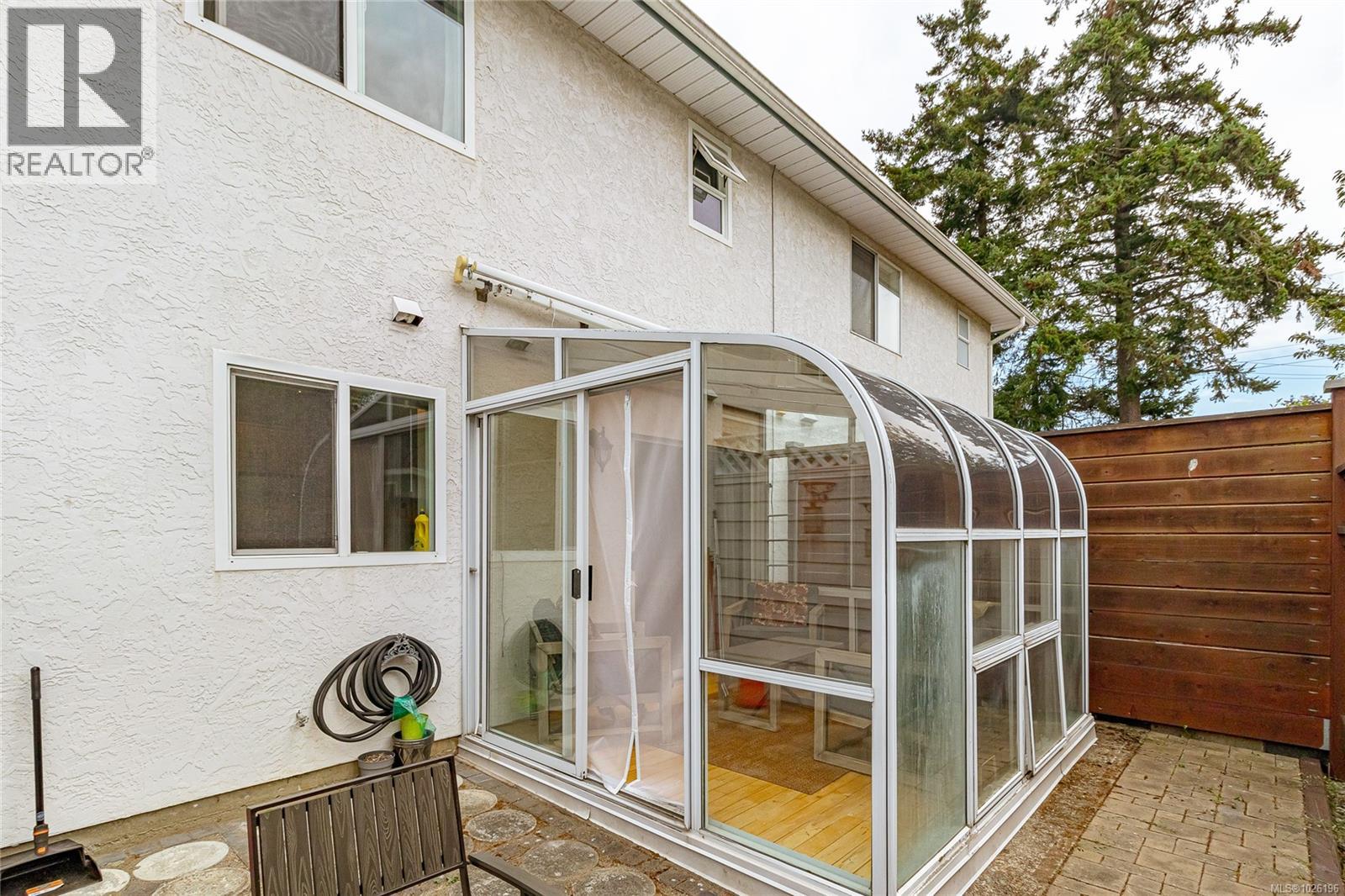  2882 Belmont Avenue, Victoria