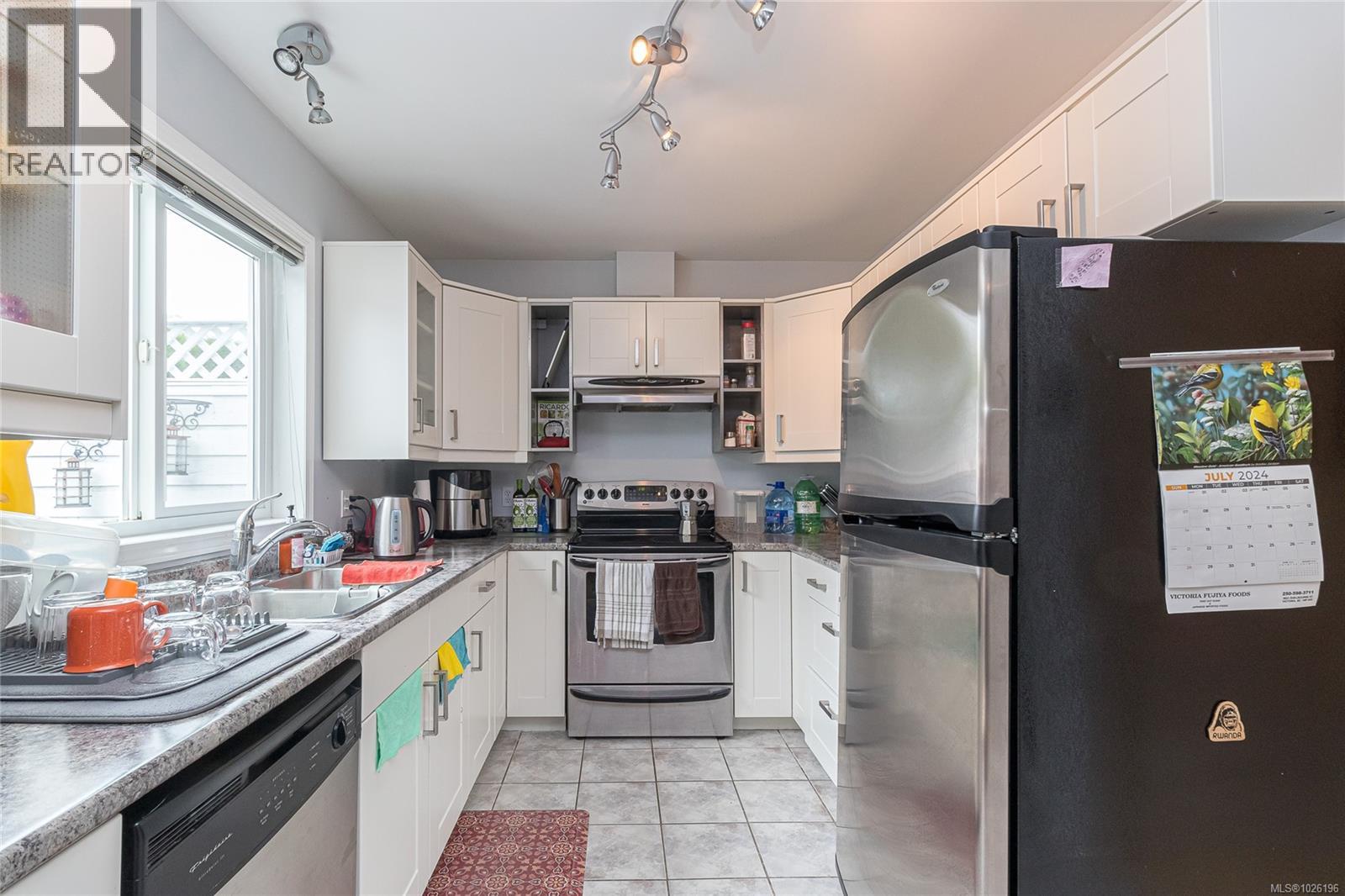  2882 Belmont Avenue, Victoria