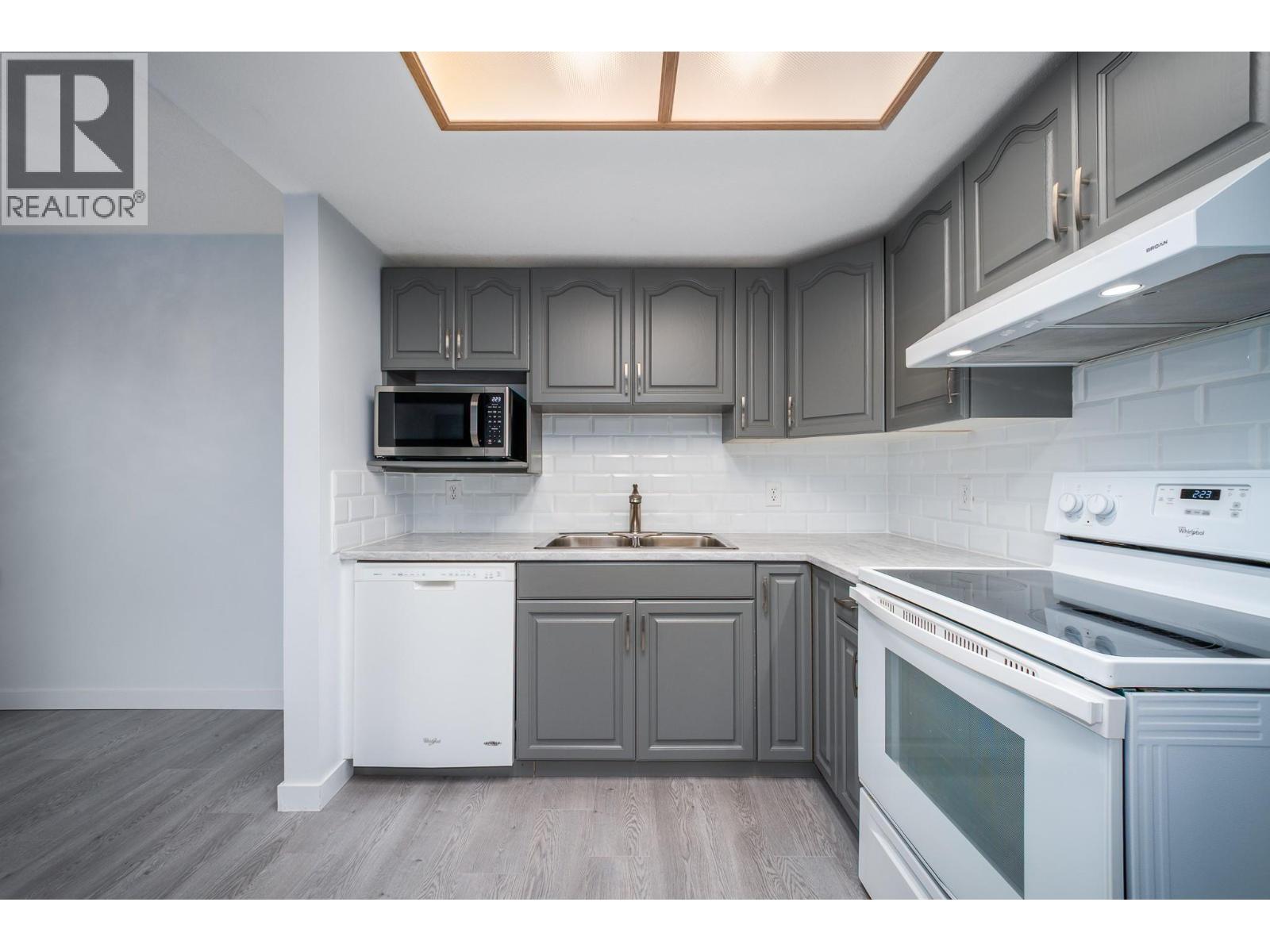 315 3175 De Montreuil Court, Kelowna