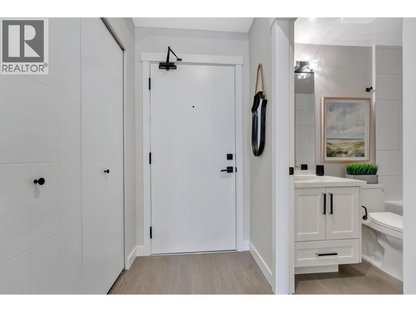 12143 223 Unit 107 photo 3