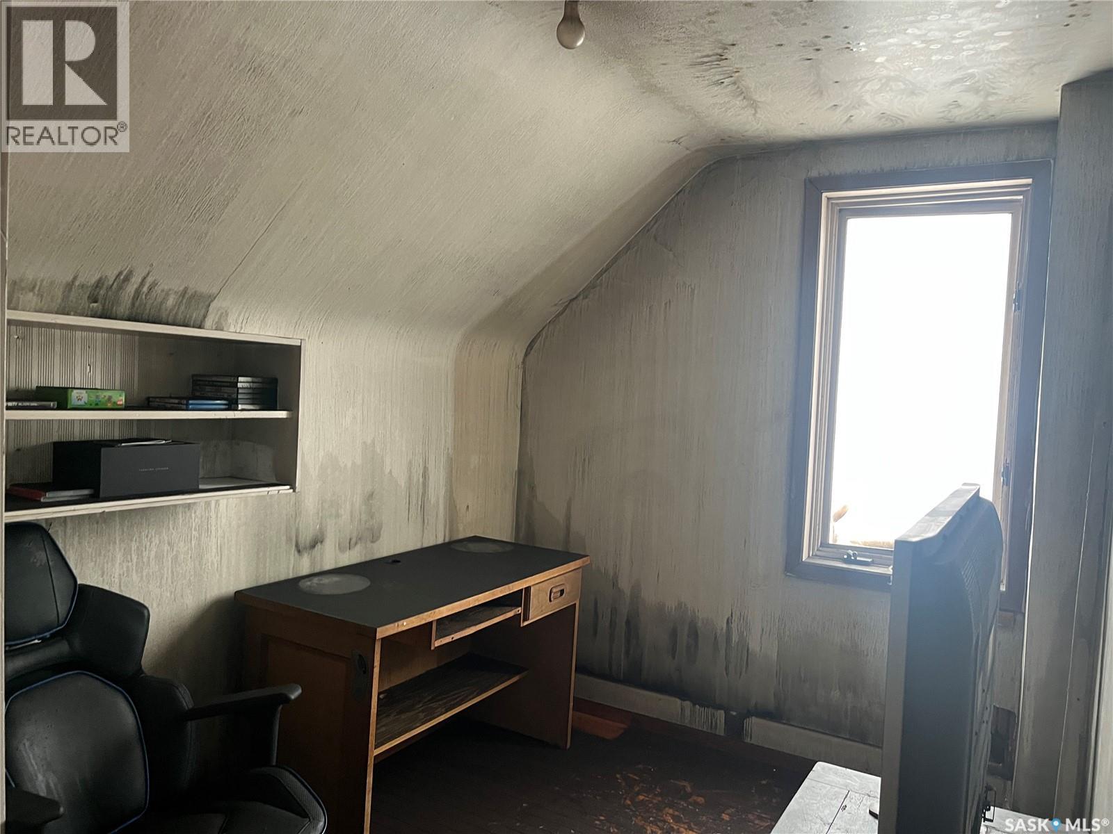 206 2ND STREET W - 7