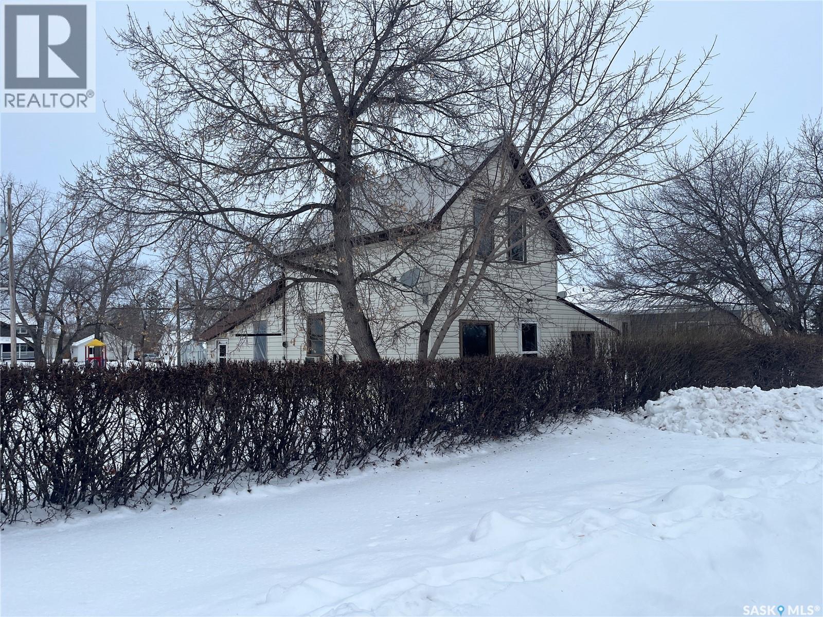 206 2ND STREET W - 9