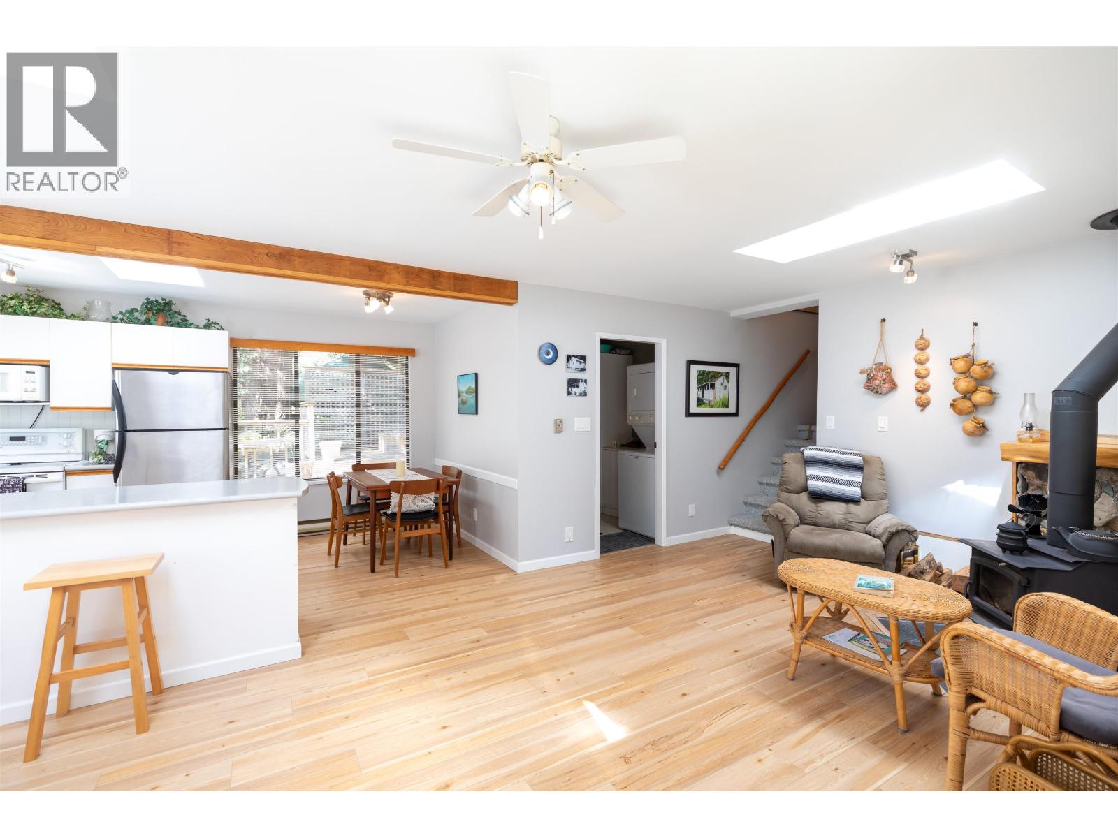 350 OAK AVENUE, Keats Island