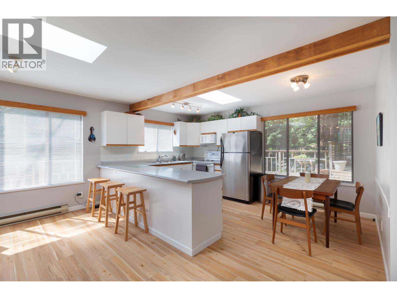 350 OAK AVENUE, Keats Island