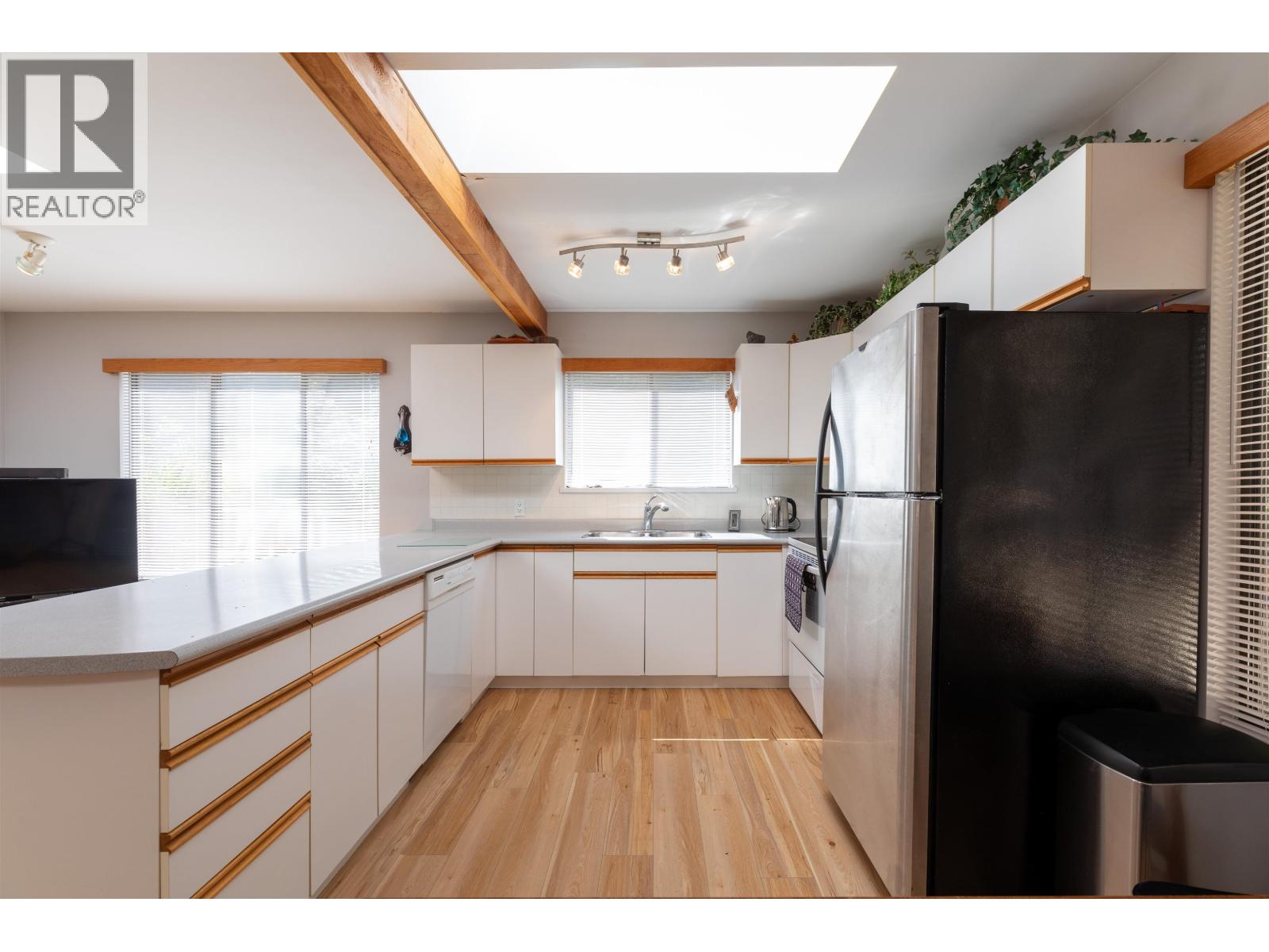 350 OAK AVENUE, Keats Island