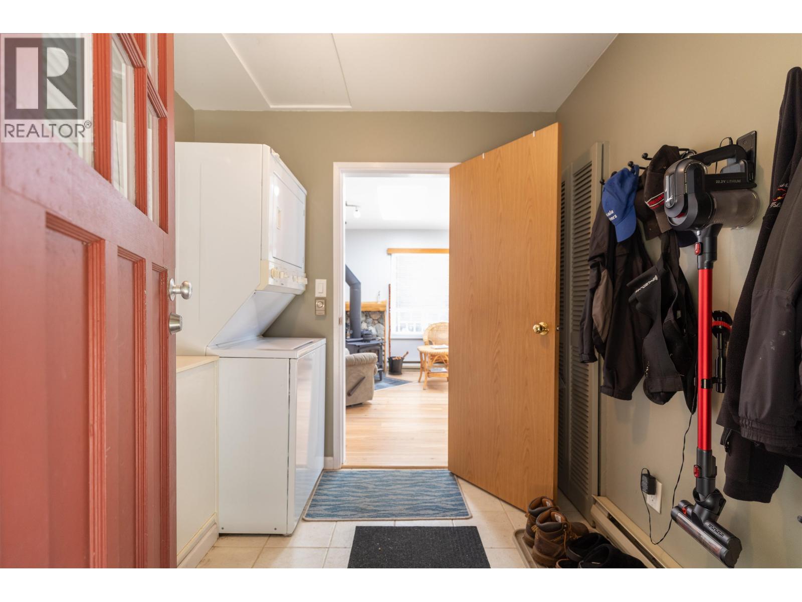 350 OAK AVENUE, Keats Island