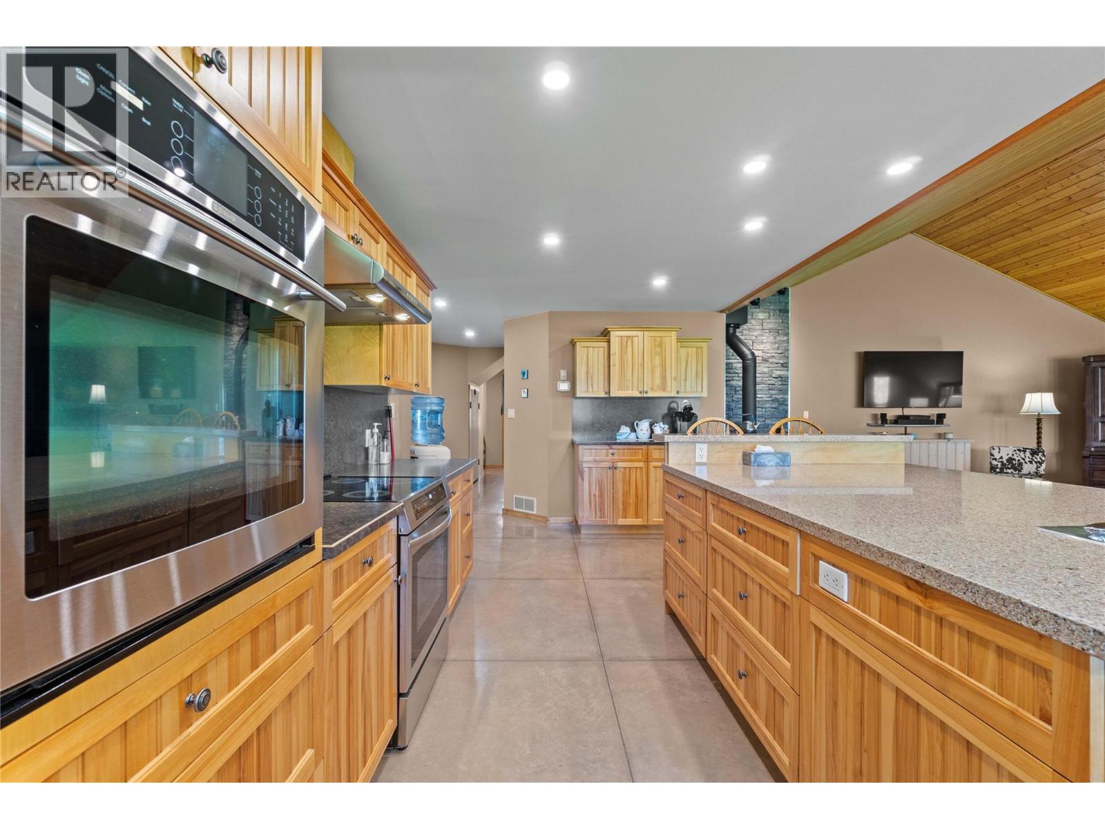  152 Salmon River Road, Salmon Arm