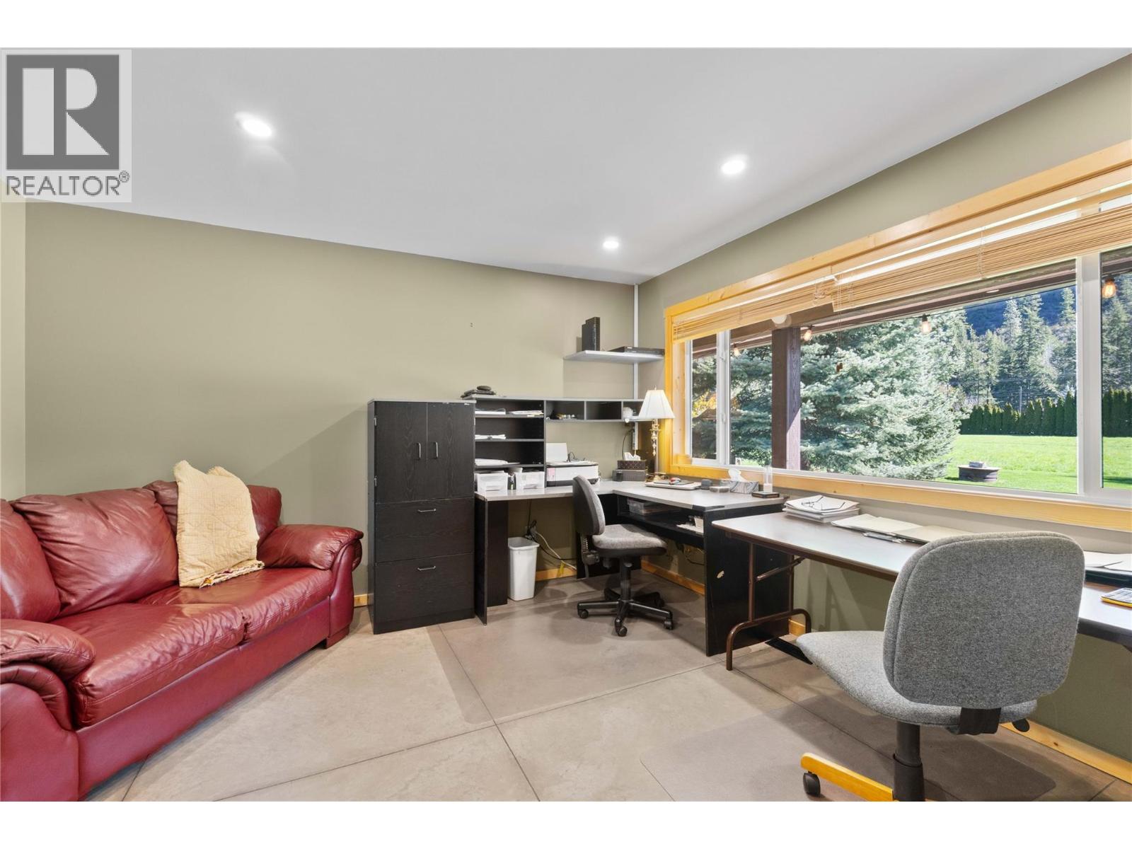  152 Salmon River Road, Salmon Arm