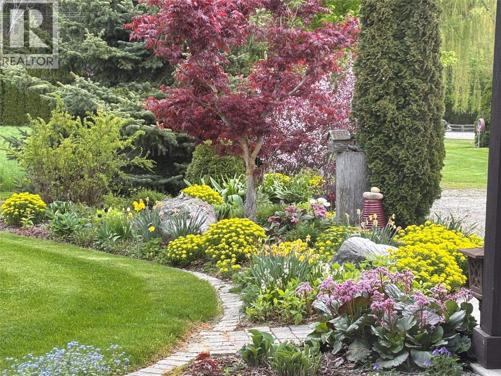  152 Salmon River Road, Salmon Arm