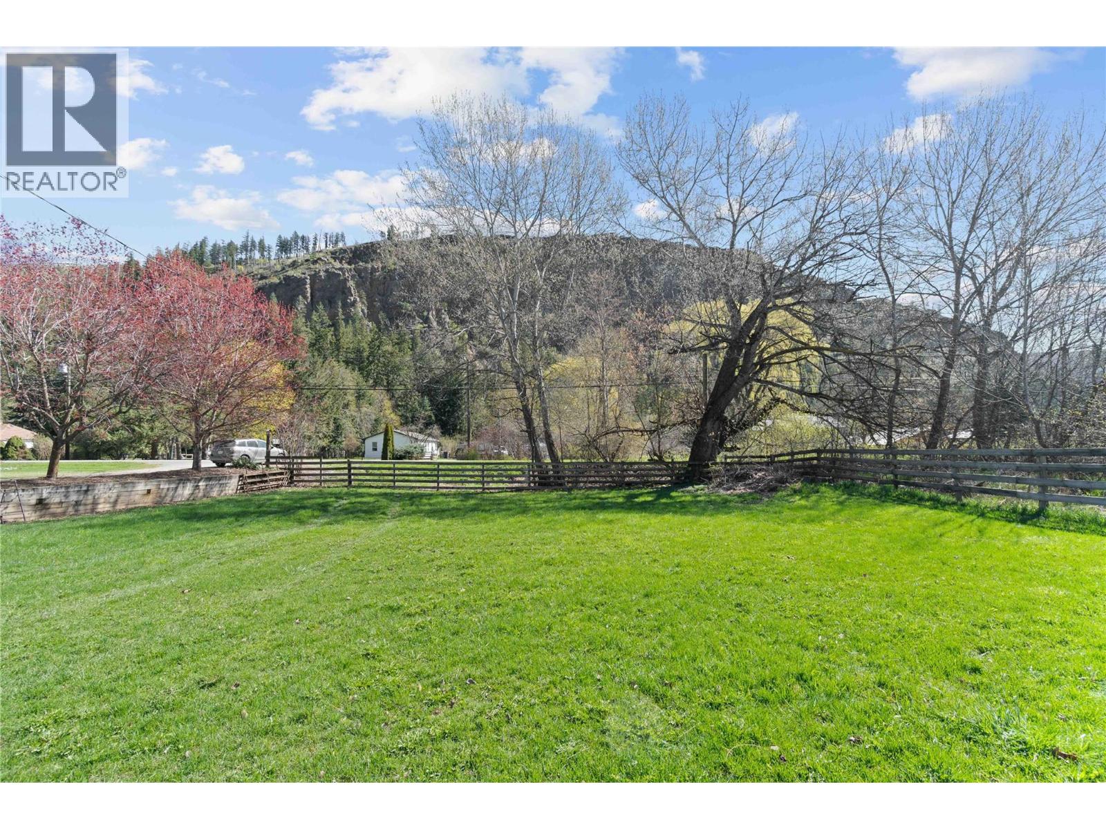  152 Salmon River Road, Salmon Arm