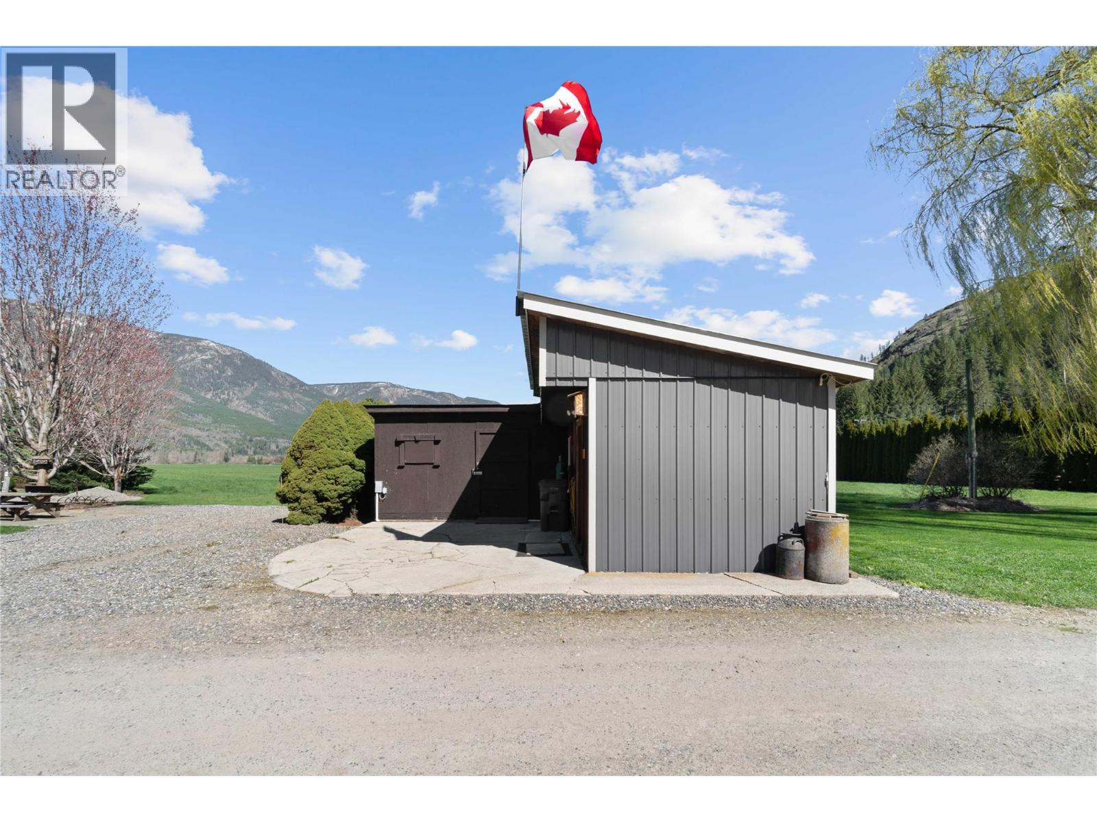  152 Salmon River Road, Salmon Arm