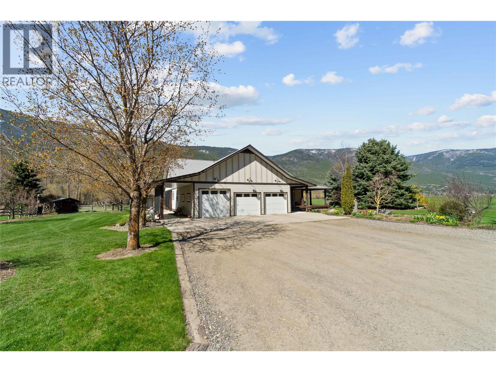  152 Salmon River Road, Salmon Arm