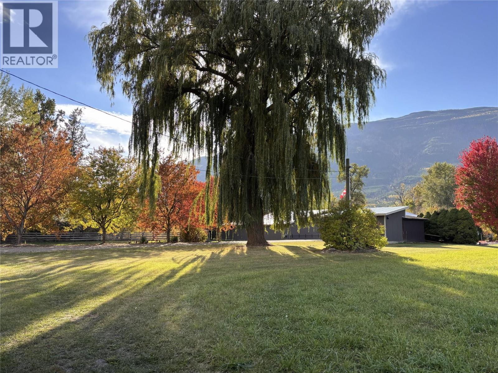  152 Salmon River Road, Salmon Arm