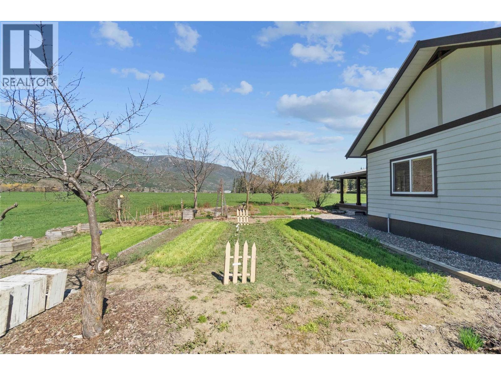  152 Salmon River Road, Salmon Arm