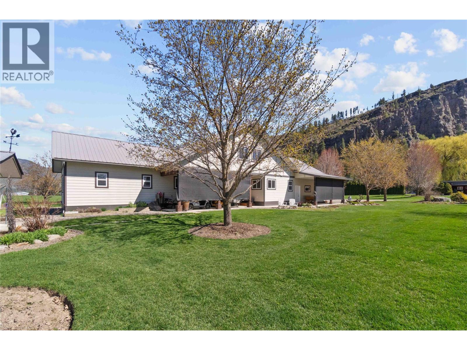  152 Salmon River Road, Salmon Arm